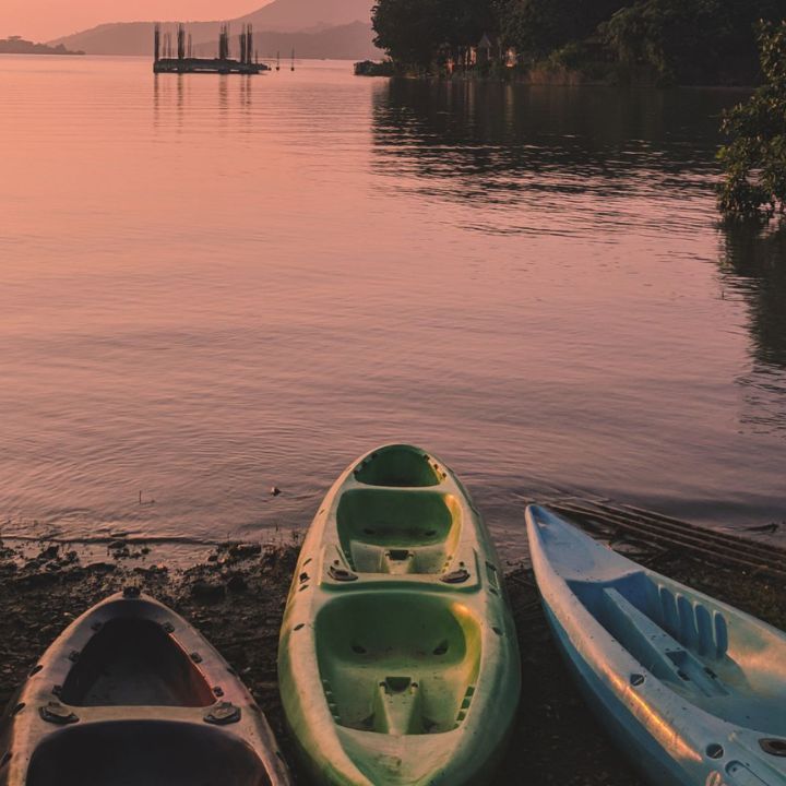 Paseo en canoa en los Lagos Gemelos
