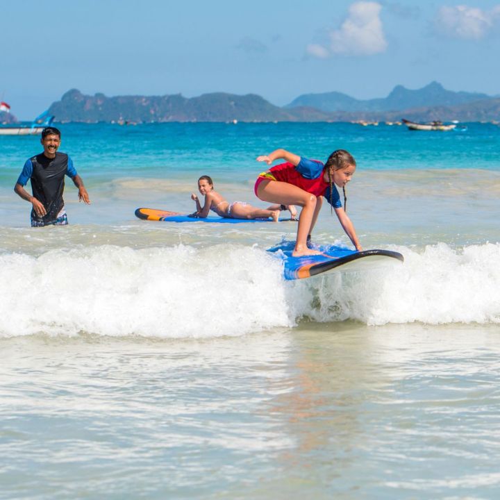 Clase de surf en Nusa Dua