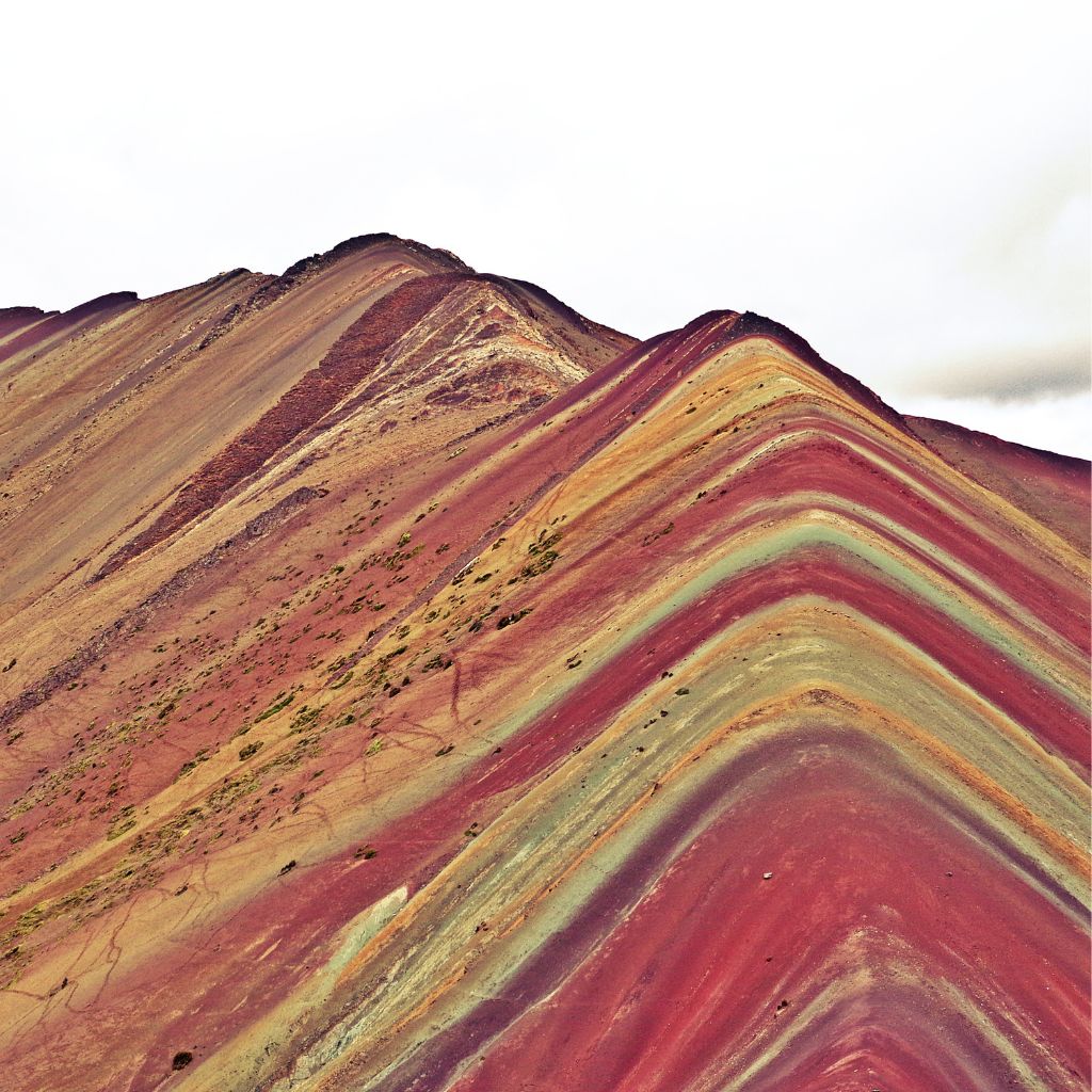 montaña colores Perú