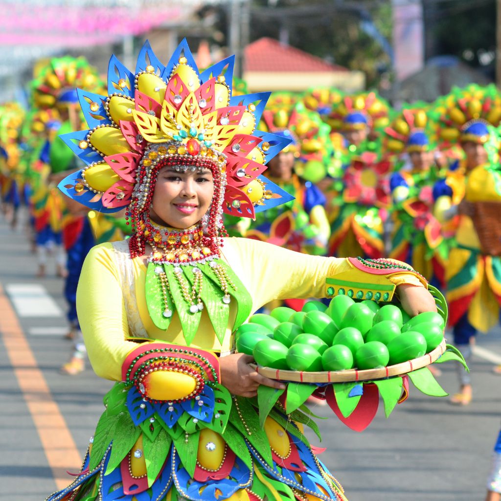 Mujer Filipina festividad